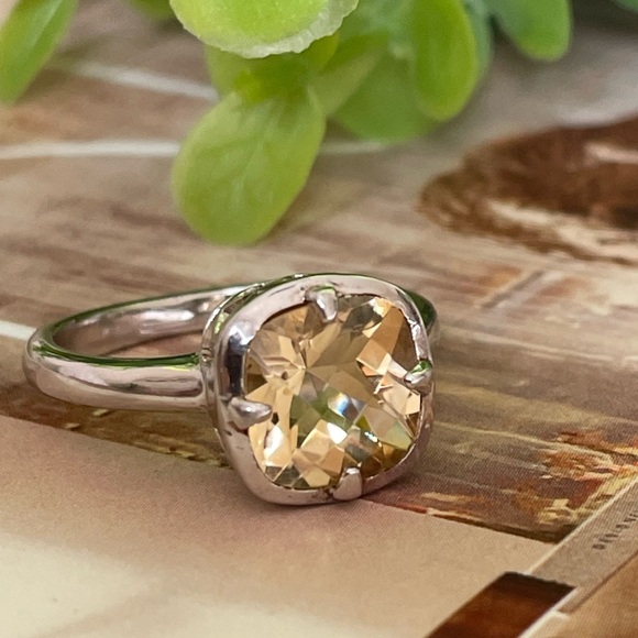 925 Sterling Silver Ring with Natural Faceted Golden Topaz Gemstone (US 9) - Picture 3 of 13